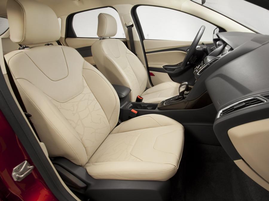  Ford Focus Electric 2015 года  (фото 2 из 11)